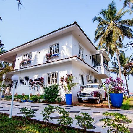 White House In Goa, Truly Amazing Experience Bed and Breakfast Saligao Exteriör bild