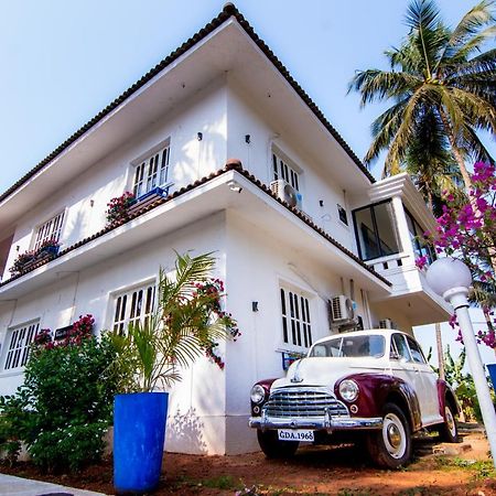 White House In Goa, Truly Amazing Experience Bed and Breakfast Saligao Exteriör bild