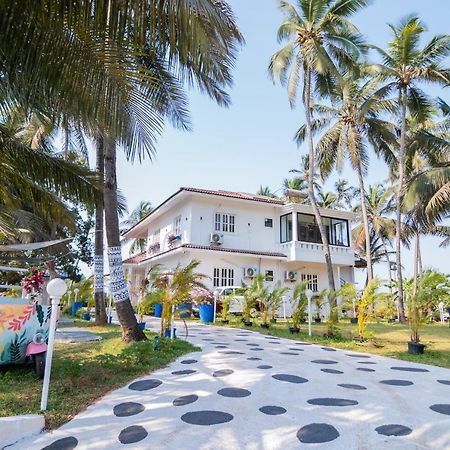 White House In Goa, Truly Amazing Experience Bed and Breakfast Saligao Exteriör bild