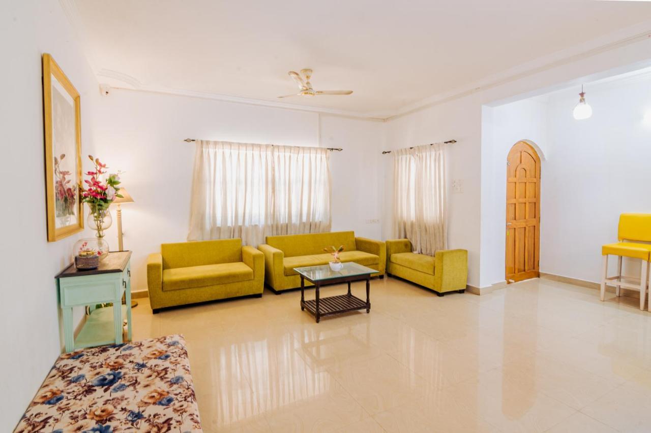 White House In Goa, Truly Amazing Experience Bed and Breakfast Saligao Exteriör bild