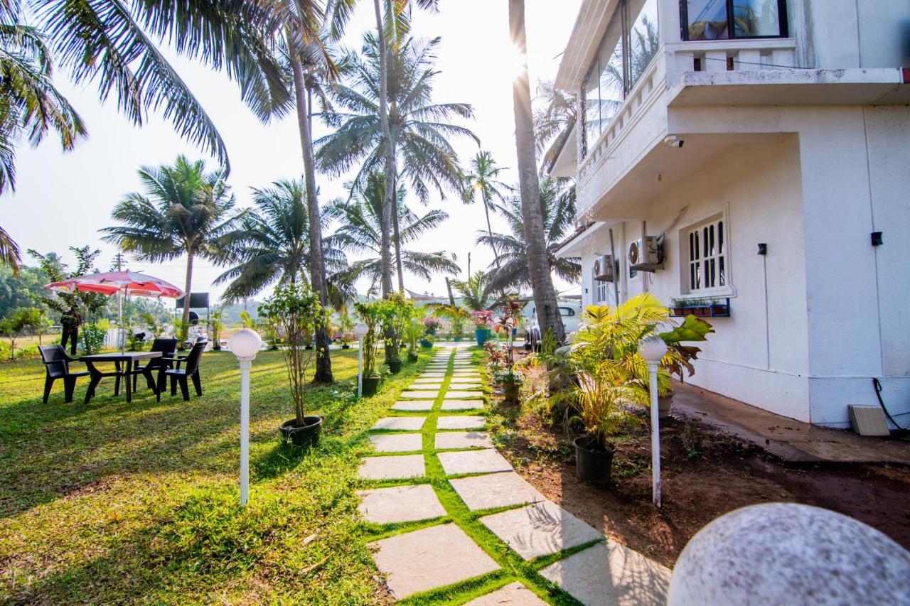White House In Goa, Truly Amazing Experience Bed and Breakfast Saligao Exteriör bild