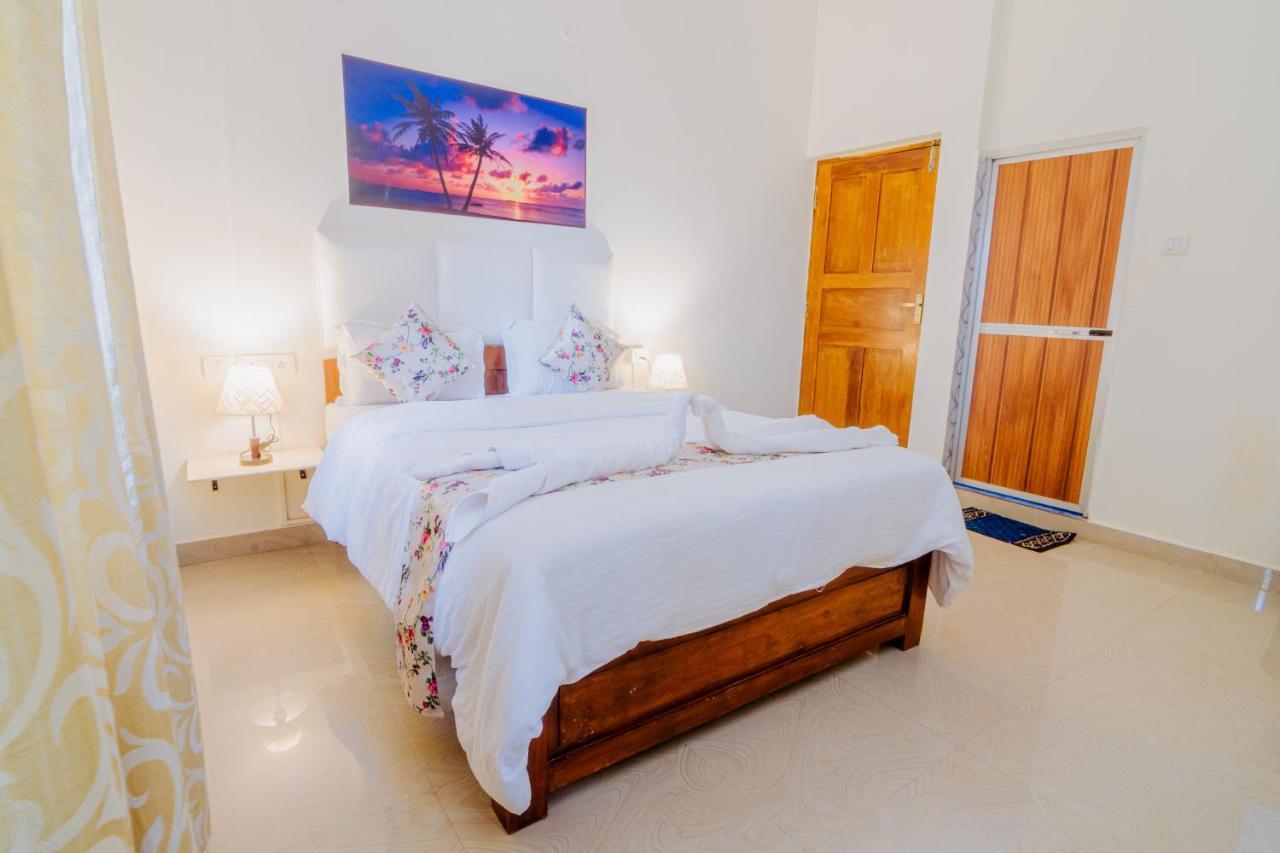 White House In Goa, Truly Amazing Experience Bed and Breakfast Saligao Exteriör bild