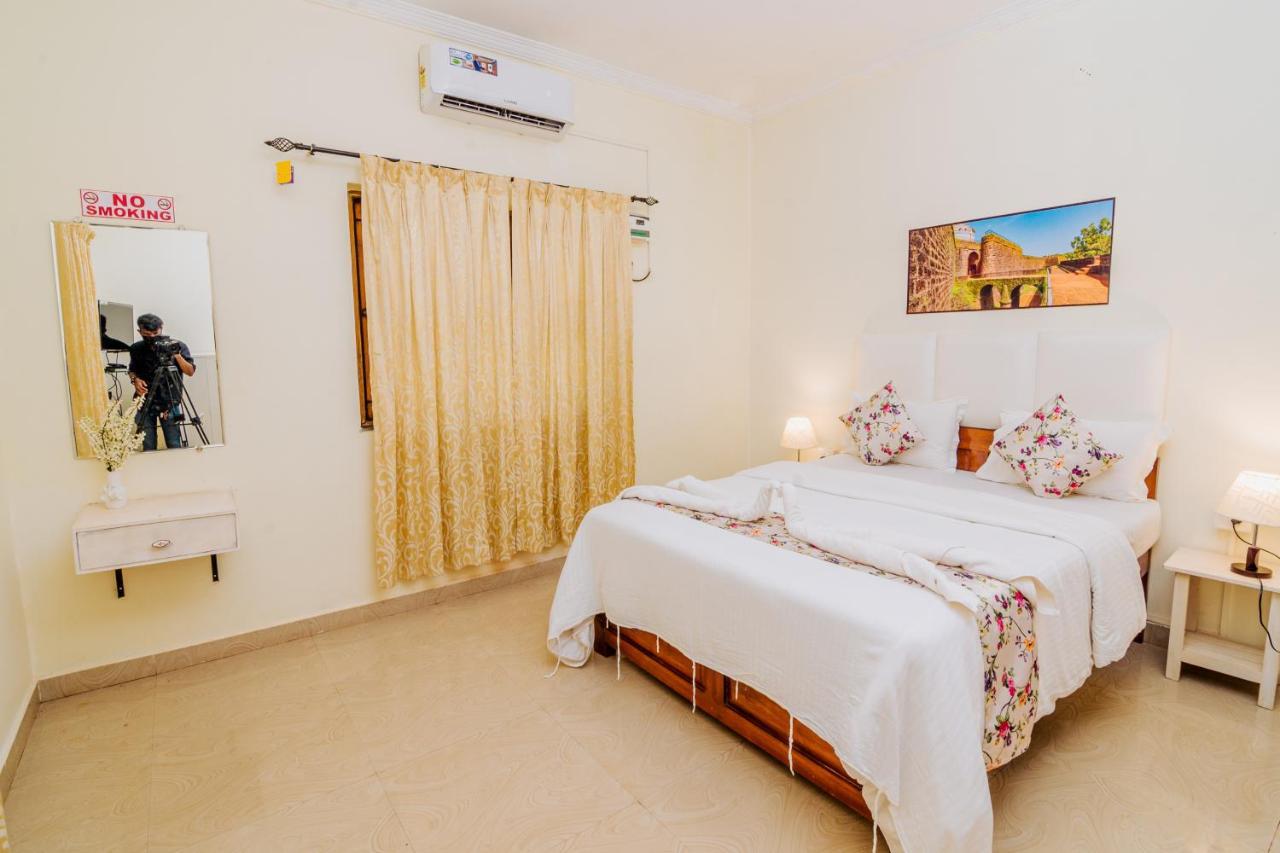 White House In Goa, Truly Amazing Experience Bed and Breakfast Saligao Exteriör bild