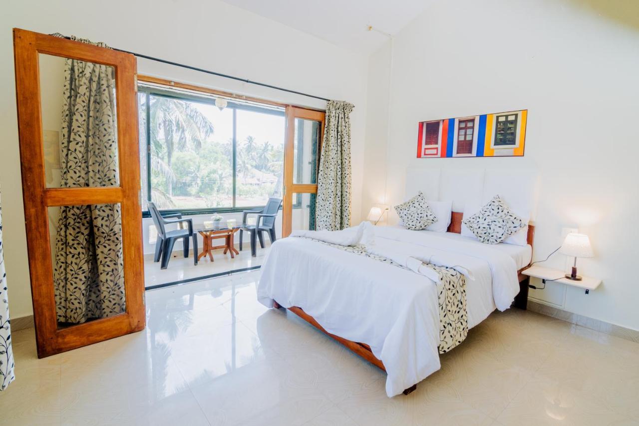 White House In Goa, Truly Amazing Experience Bed and Breakfast Saligao Exteriör bild