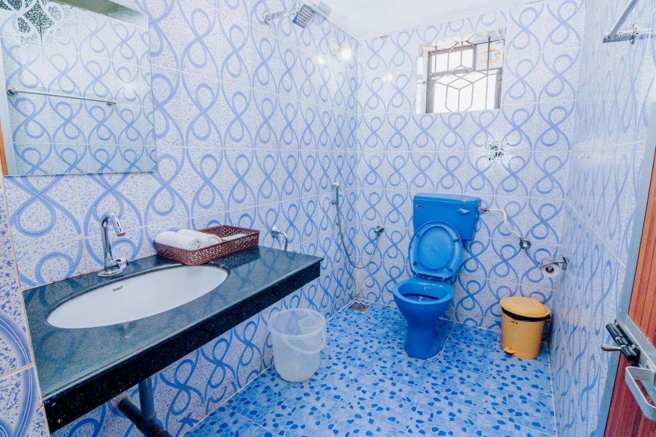 White House In Goa, Truly Amazing Experience Bed and Breakfast Saligao Exteriör bild