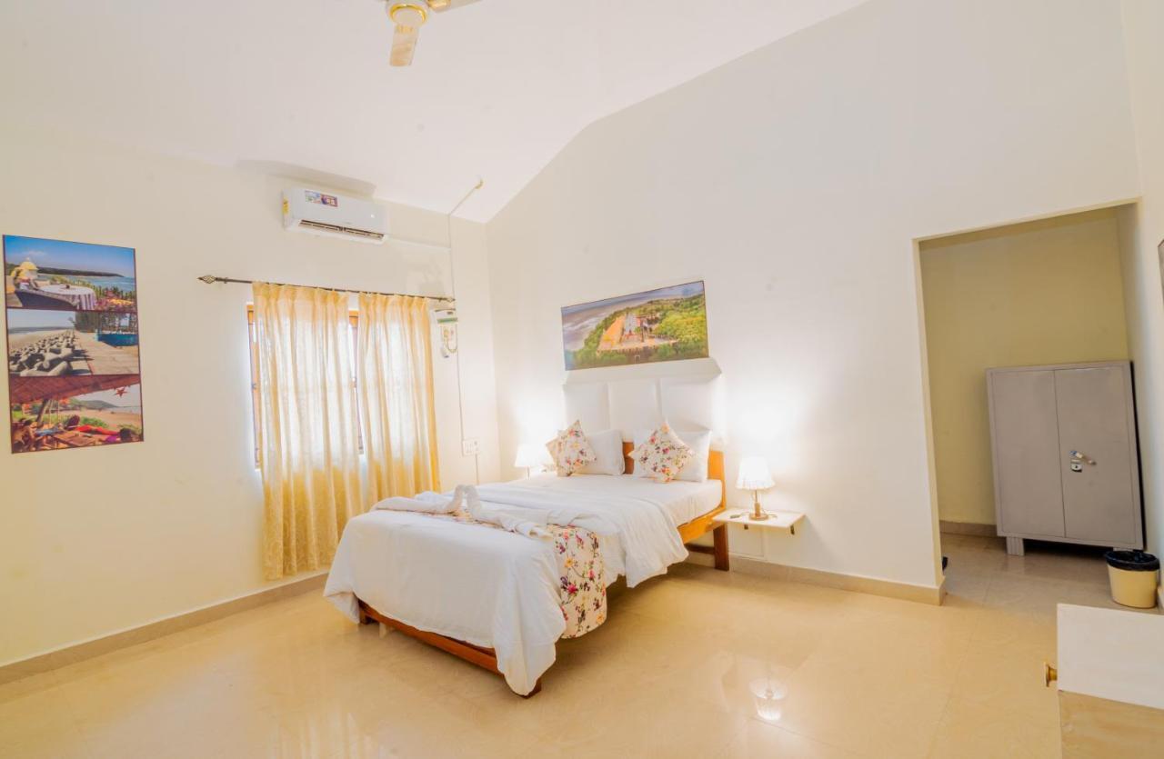 White House In Goa, Truly Amazing Experience Bed and Breakfast Saligao Exteriör bild