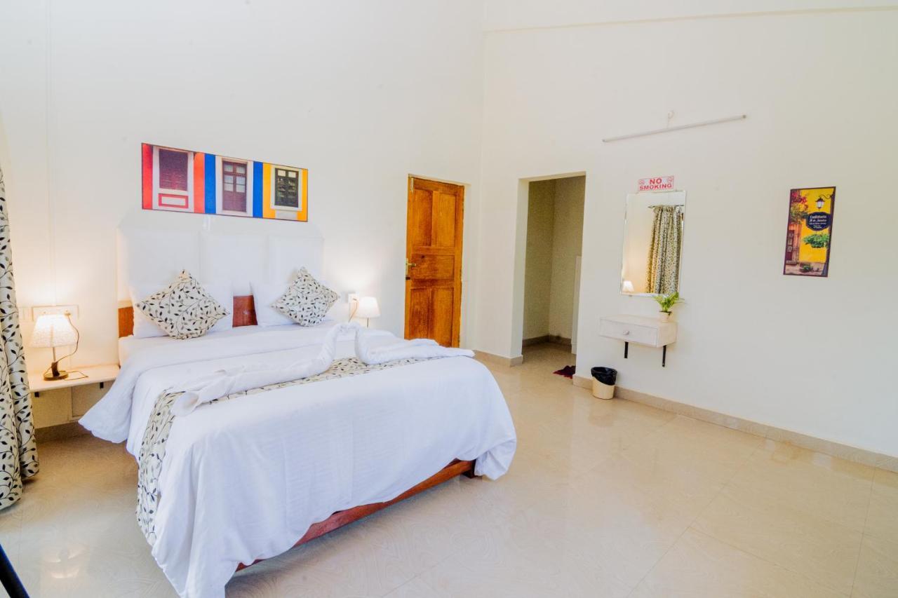 White House In Goa, Truly Amazing Experience Bed and Breakfast Saligao Exteriör bild