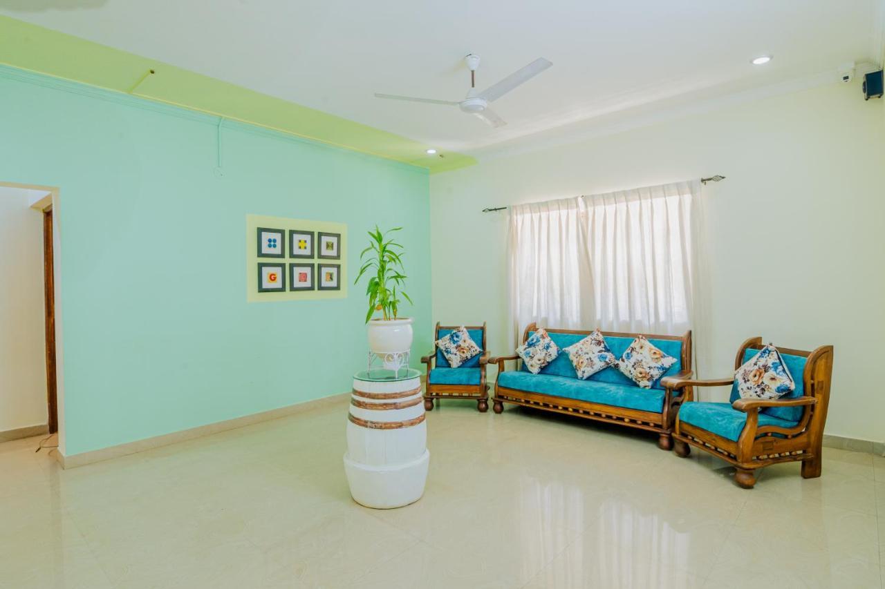 White House In Goa, Truly Amazing Experience Bed and Breakfast Saligao Exteriör bild