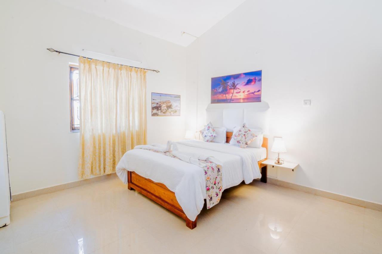 White House In Goa, Truly Amazing Experience Bed and Breakfast Saligao Exteriör bild