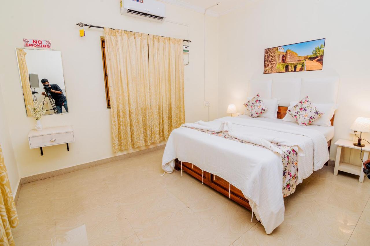 White House In Goa, Truly Amazing Experience Bed and Breakfast Saligao Exteriör bild