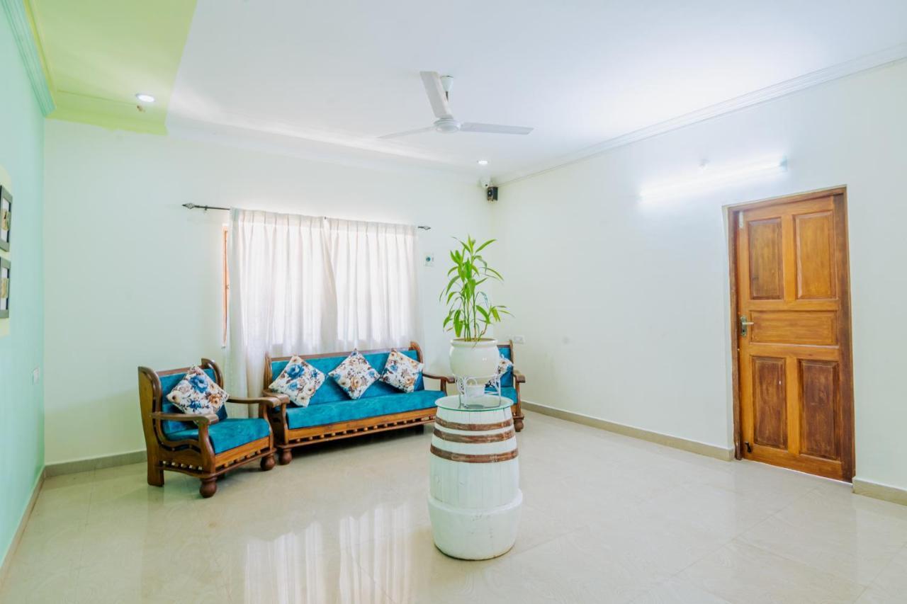 White House In Goa, Truly Amazing Experience Bed and Breakfast Saligao Exteriör bild